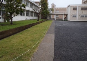 横須賀高校　中庭